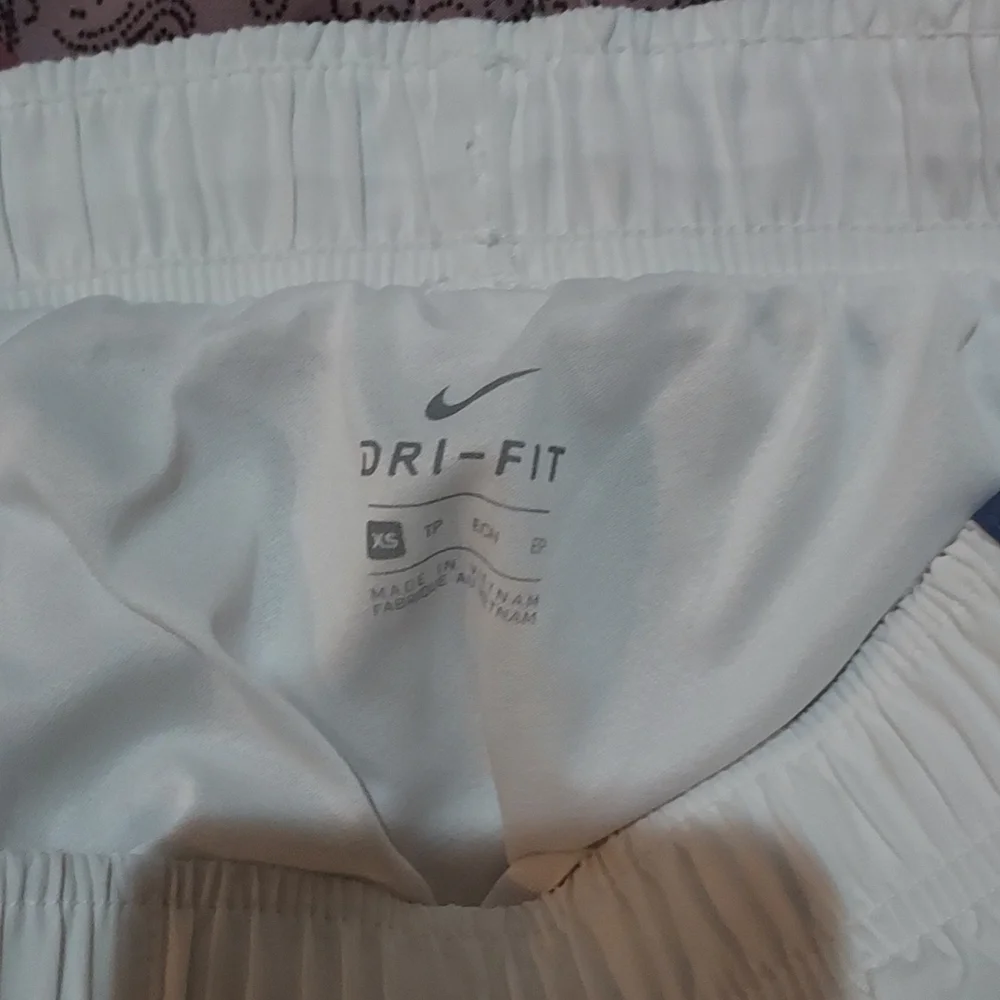 Nike sports shorts - Picture 3 of 5